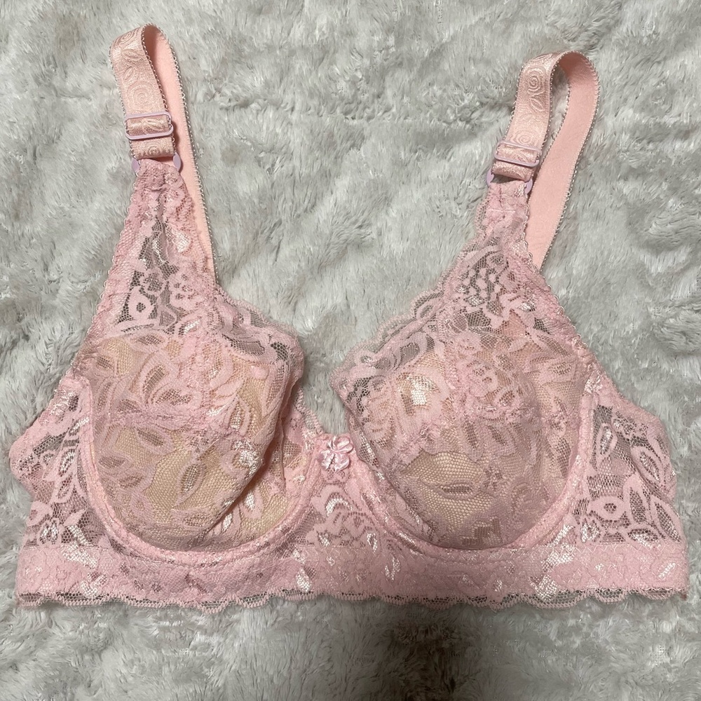 🌹Soft Pink Lightly Padded Underwire Lace Bra with Rose Detailed Straps